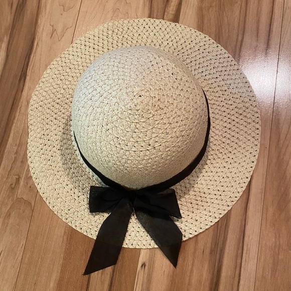 Women’s Hat with cute Bow - Picture 1 of 4